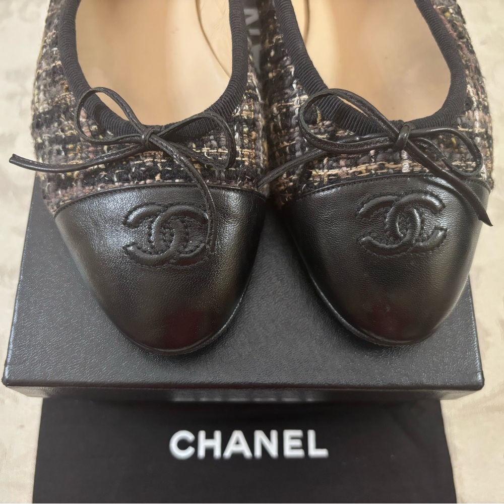 🆕 CHANEL CC Black and Brown Tweed Flats, in Box - Picture 5 of 10